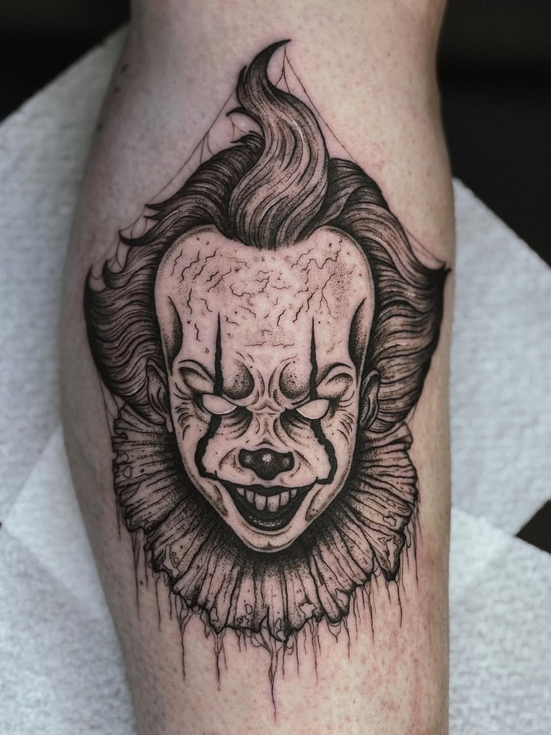 Pennywise van mijn flash voor @patricia.dejong3 thanks!! 😍
Wil je ook iets in deze stijl? Stuur me een dm!
#fyp #pennywise #pennywisetattoo #tattoo #tattoos