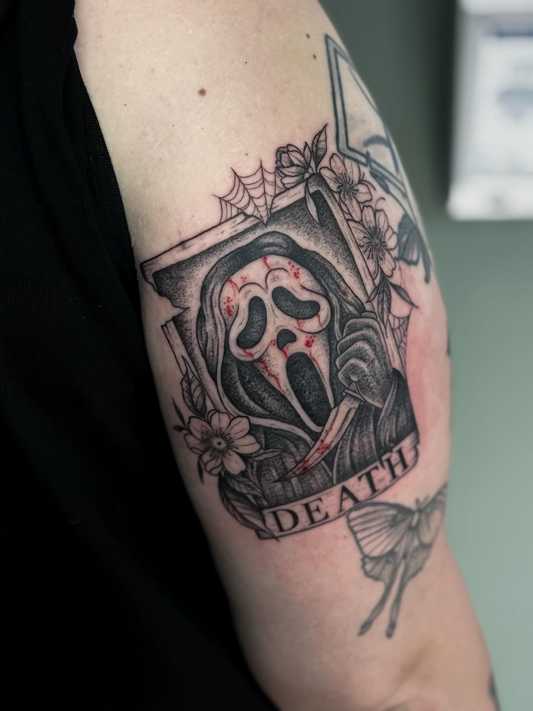 Ghostface van mijn flash! Voor @angela.dost ❤️
Wil je ook iets in deze stijl? Stuur me een dm! 
#fy #fypage #fyp #ghostface #tattoos